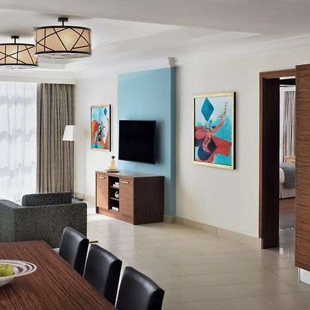 Marriott Executive Apartments Al-Khubar Exteriér fotografie A typical suite at the Hilton London Heathrow