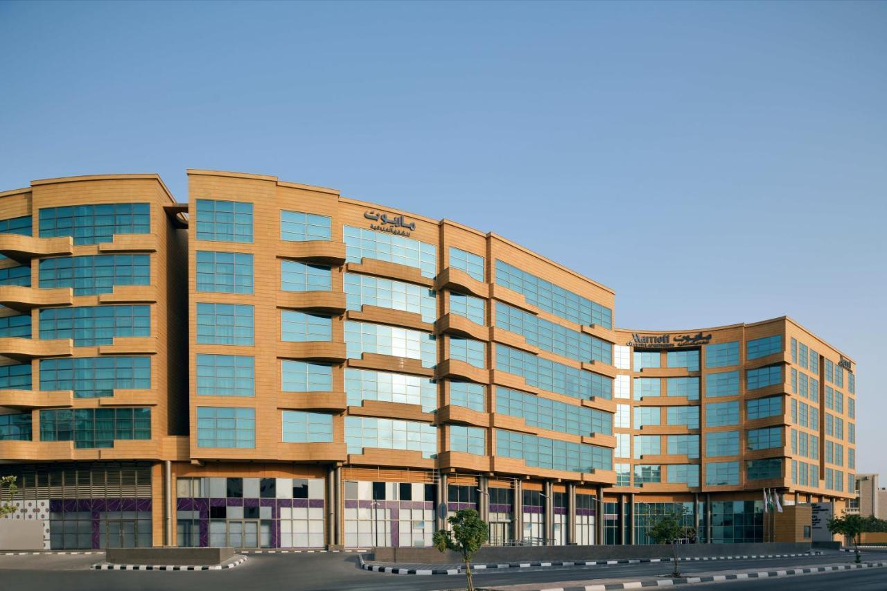 Marriott Executive Apartments Al-Khubar Exteriér fotografie Al-Khor Hospital
