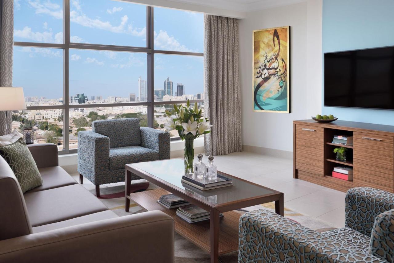 Marriott Executive Apartments Al-Khubar Exteriér fotografie A living room in a typical apartment