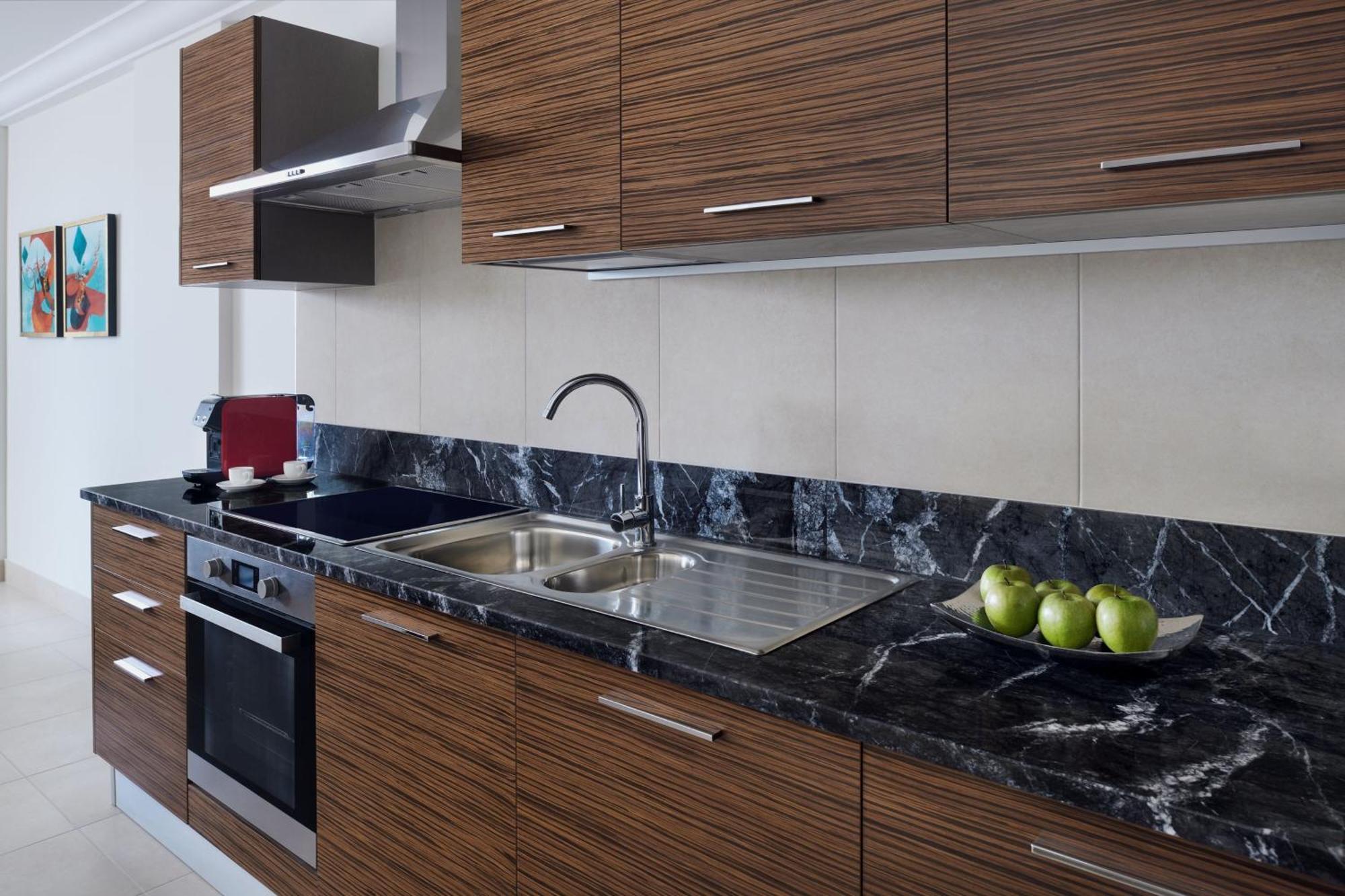 Marriott Executive Apartments Al-Khubar Exteriér fotografie A modern kitchen