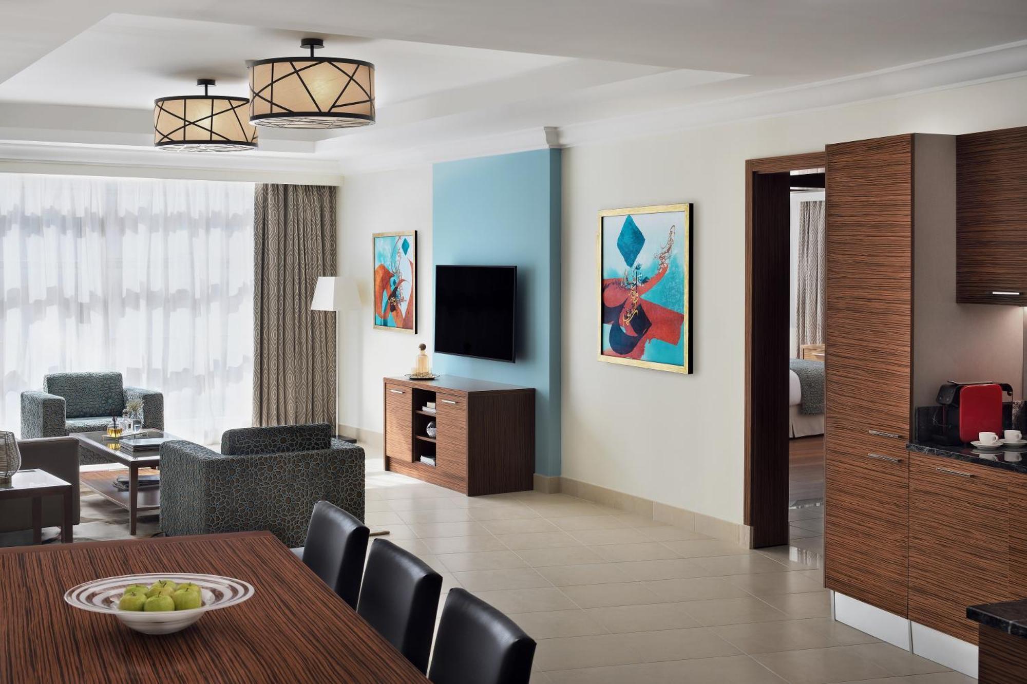 Marriott Executive Apartments Al-Khubar Exteriér fotografie A typical suite at the Hilton London Heathrow